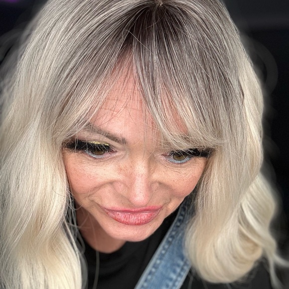 ANNIE - Picture 5 of 6